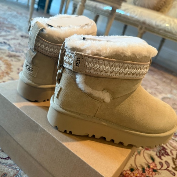 New in box UGG Classic Ultra Mini Alpsey Boot - Picture 8 of 12